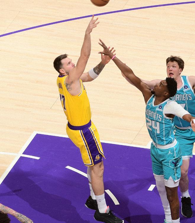 Sofascore数据-东契奇39+3+4，詹姆斯全能难救主，湖人不敌黄蜂5战4负俯冲附加赛